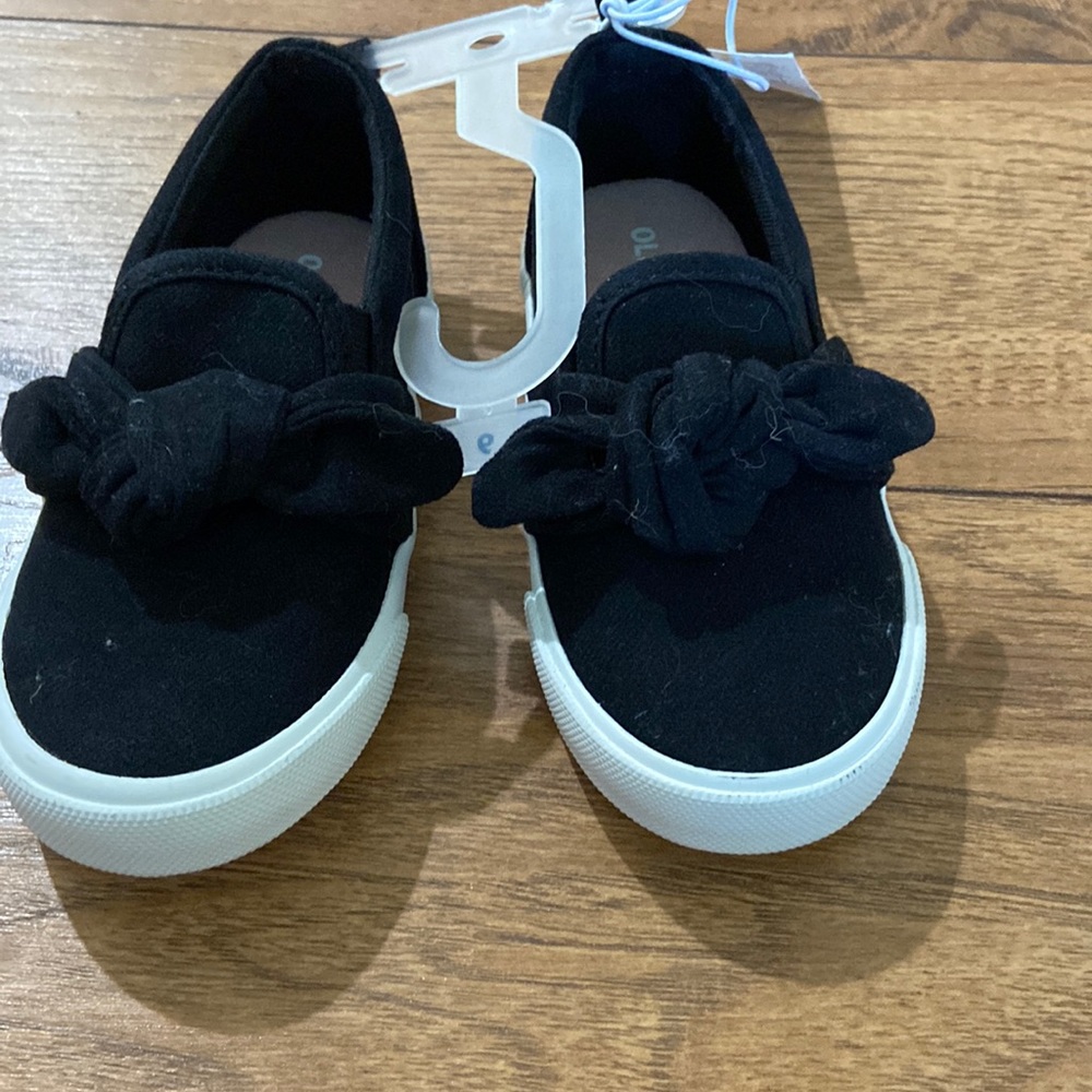Sneakers with bow